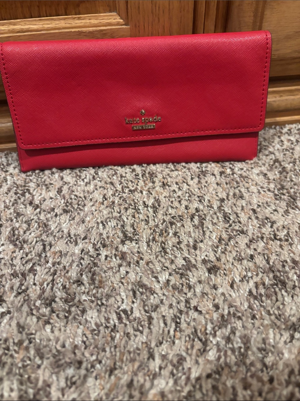 kate spade red saffiano continental wallet with gold logo